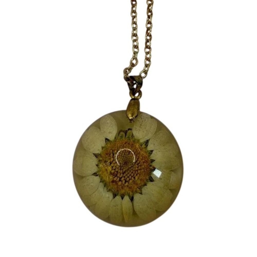 Vintage Pressed Flower Resin Necklace‎ – Yellow Daisy Pendant on Gold Tone Chain